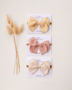 Mini Whimsy Hair Bow in Powder Linen