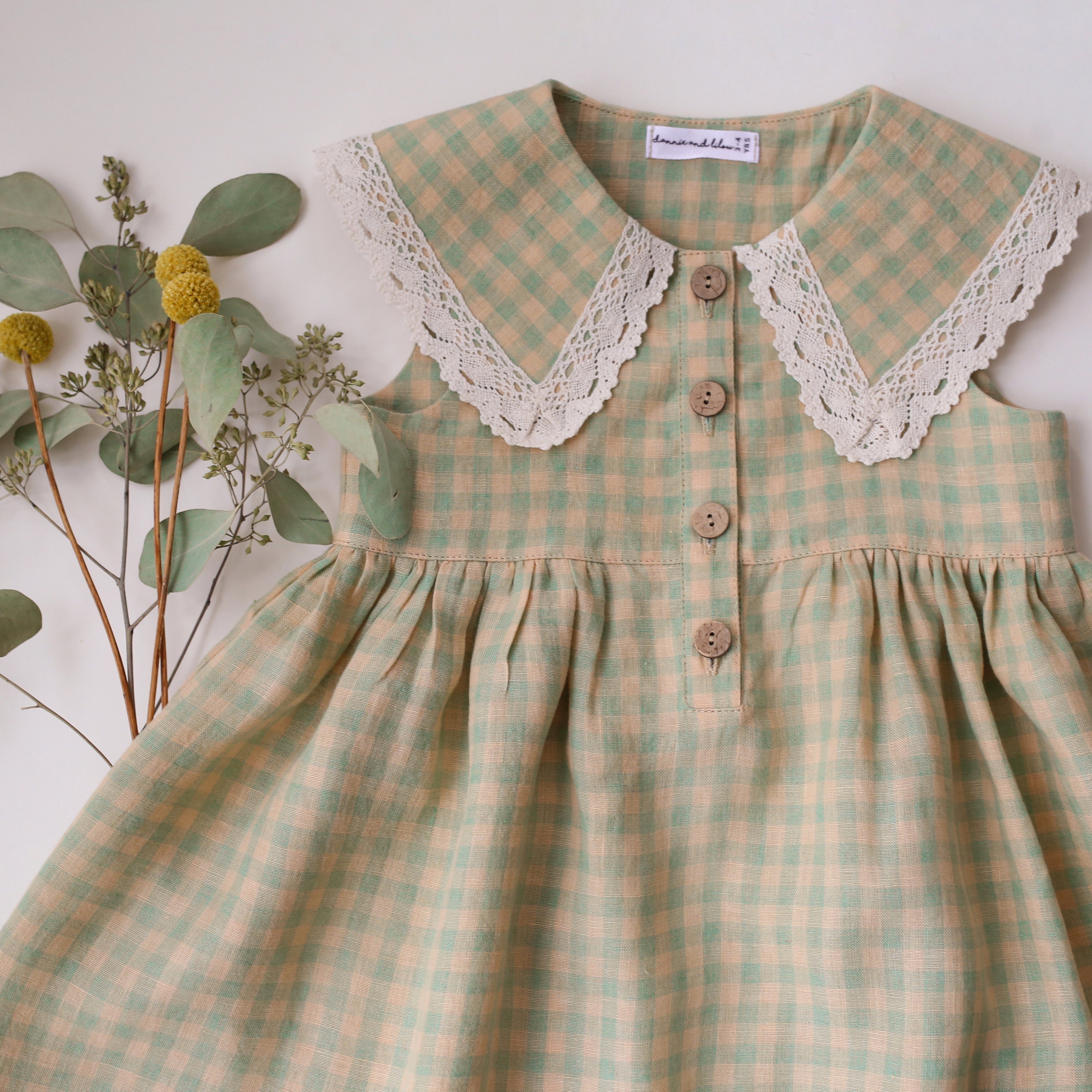 Green Gingham Linen Pointed Collar Dress with Lace