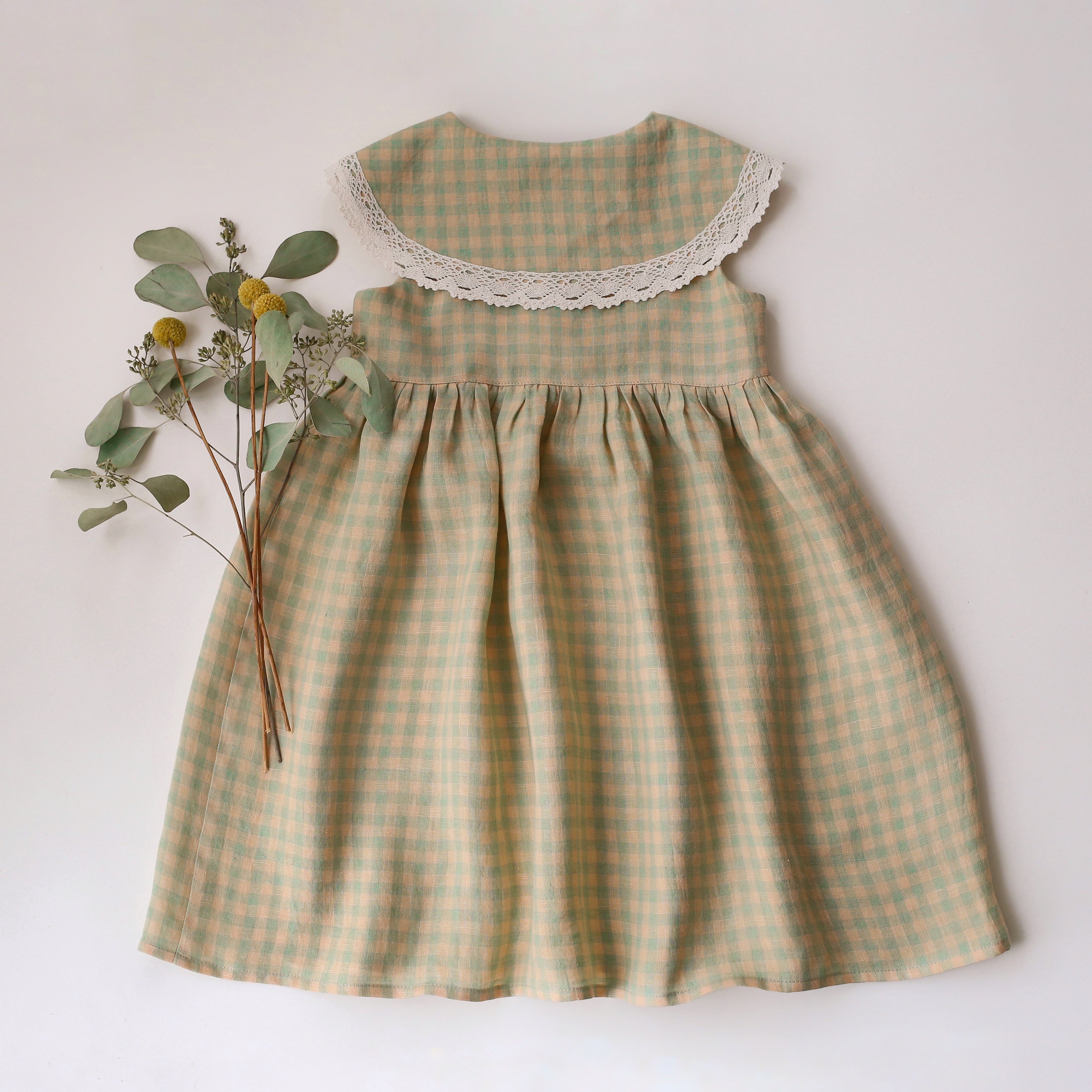 Green Gingham Linen Pointed Collar Dress with Lace