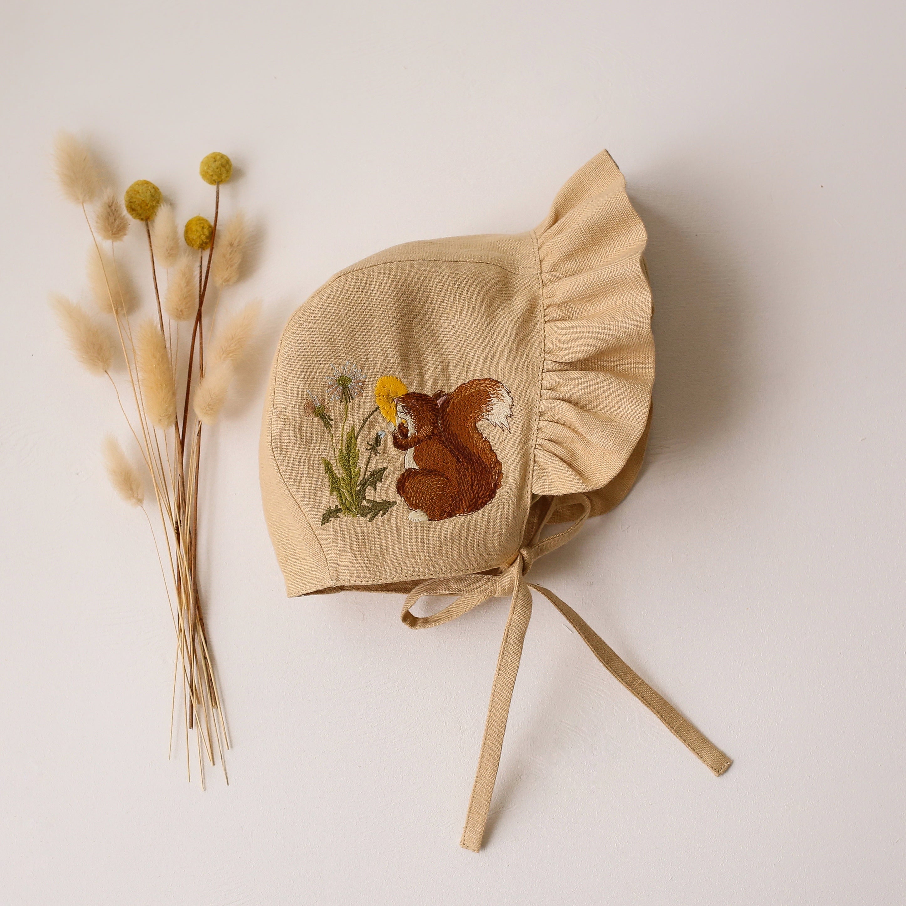 Melon Linen Ruffle Brimmed Bonnet with “Dandelion & Squirrel” Embroidery