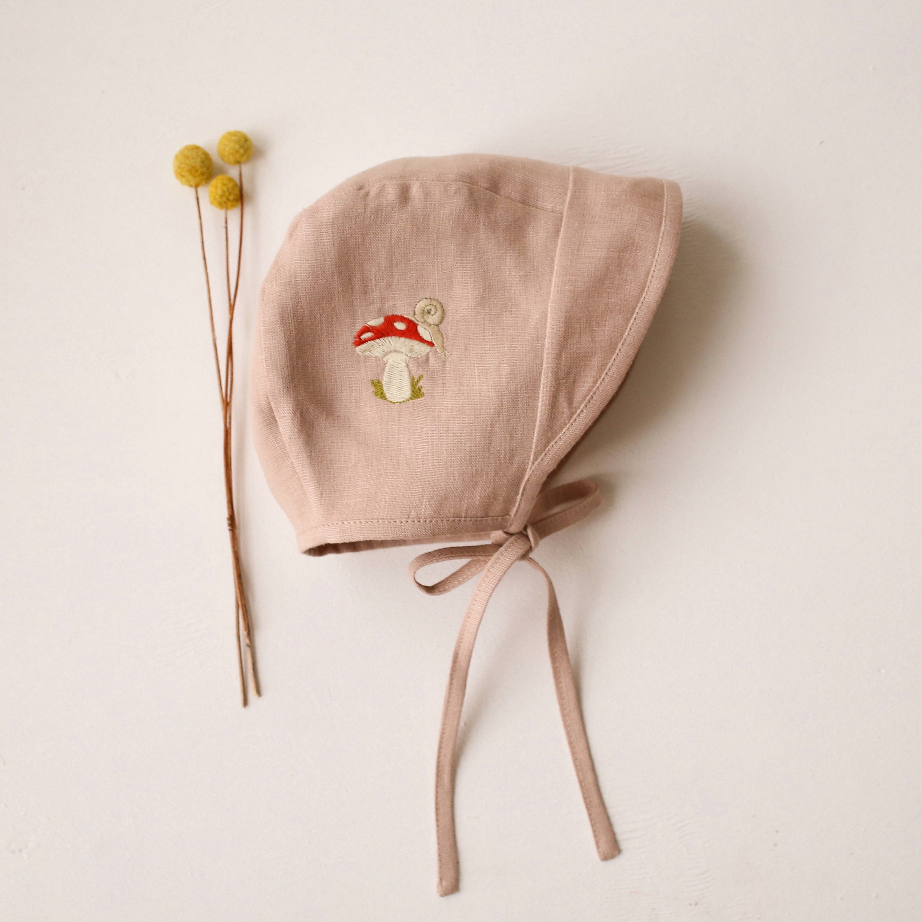 Beige Linen Brimmed Bonnet with "Toadstool with Snail"
